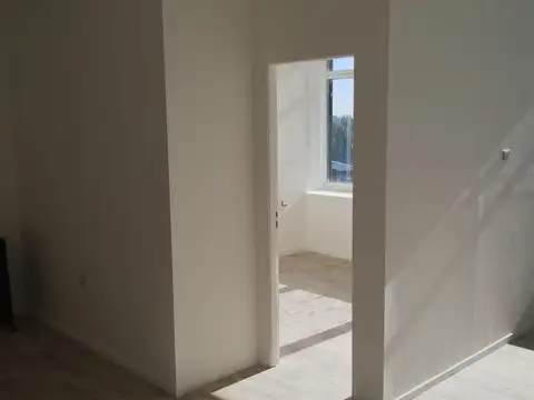 Oficina en Alquiler con 1 cochera