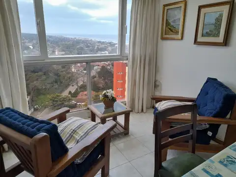Piso 17 con Cochera. Pinamar Centro.