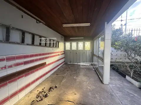 Depto Tipo Casa en Alquiler en Lomas del Mirador, $ 1.050.000