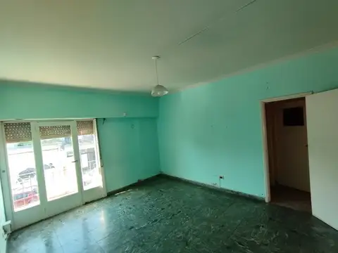 Avenida Rivadavia 17600, Piso 1