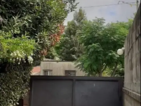 Casa en Venta con 2 cocheras