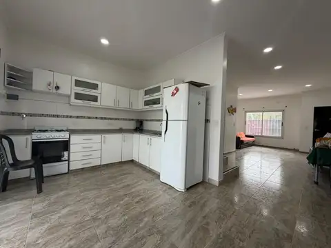 Casa en Alquiler con 1 cochera