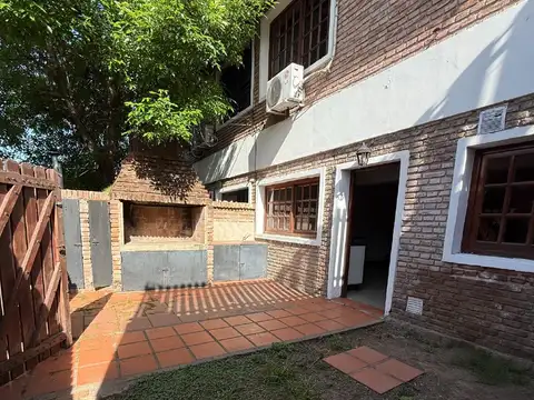 Casa de pasillo en venta a Metros de wilde y cordoba