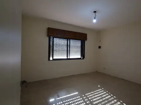 Depto Tipo Casa en Alquiler con 1 cocheras
