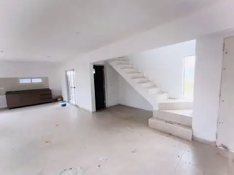 Casa 4 ambientes con 2 baños