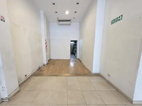 EXCELENTE LOCAL....MUY BIEN UBICADO, SOBRE AV. MONTES DE OCA
