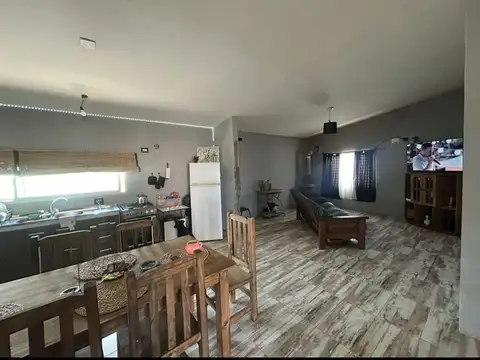 Casa 3 ambientes con 2 baños