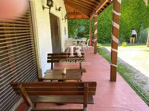 Casa 4 ambientes con 2 baños