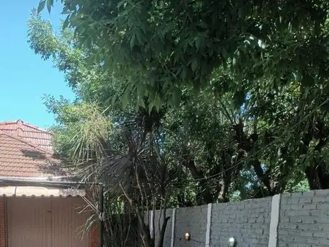 Casa 8 ambientes con 3 baños
