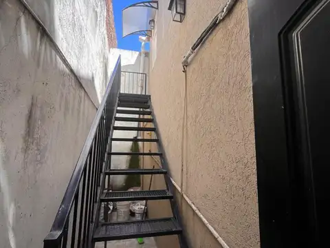 Machado 3700, Piso 1