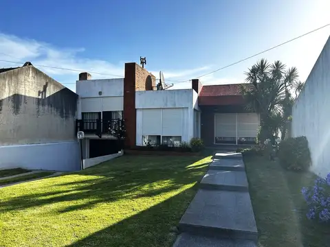 VENTA CASA 4 AMBIENTE calle 39 entre 6 y 8 Miramar