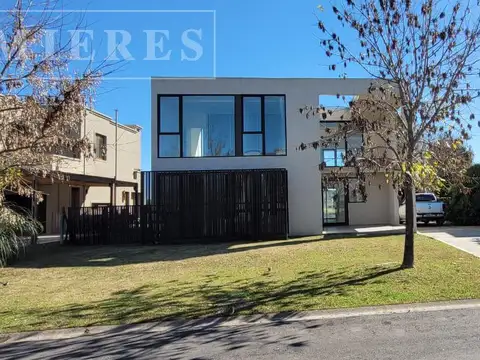 Casa en venta CON RENTA sobre lote a la laguna  en El Cantón Golf
