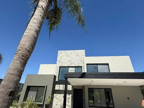 Casa en Cadaques (Funes Hills)