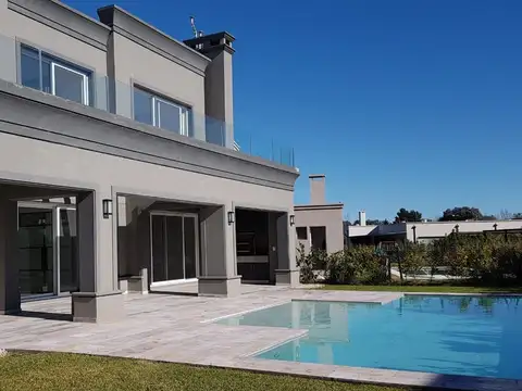 Casa en Venta con 1 cochera