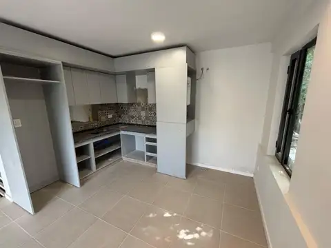 VENTA-MONOAMBIENTE DIVISIBLE-50 M2 CUBIERTOS-1ER. PISO POR ESCALERA-CAFFERATA 2000-