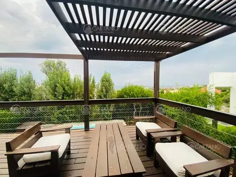 Casa 6 ambientes con 5 baños