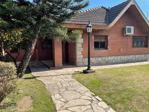 Casa en Venta en Villa Santos Tesei, USD 390.000
