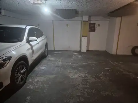 VENTA DE COCHERA EN CENTRO CON RENTA