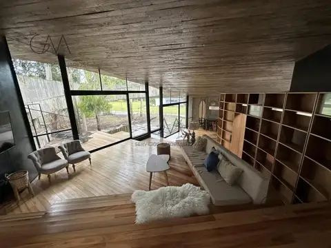 Casa 5 ambientes con 3 baños