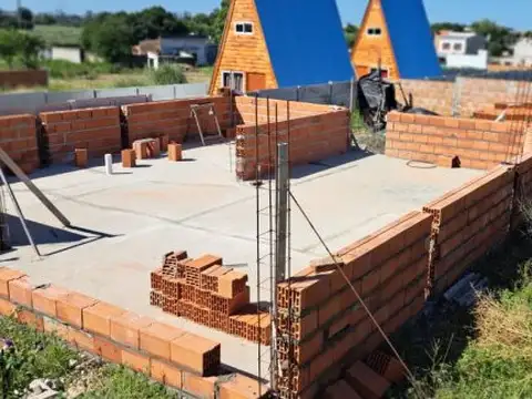 Casa de dos dormitorios en obra, sobre terreno de 197 m2