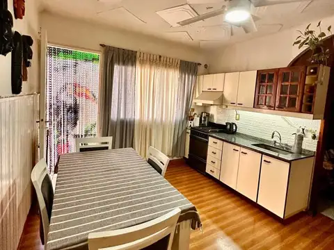 Casa 4 ambientes con 2 baños