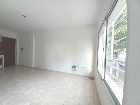 Departamento en Alquiler en Luis Agote, $ 400.000