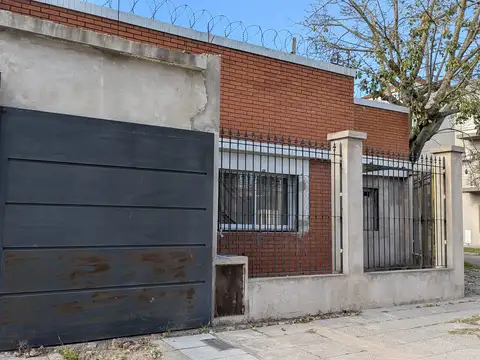 Depto Tipo Casa en Venta en Ramos Mejía, USD 52.000