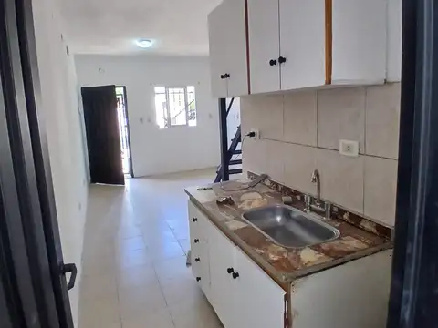Depto Tipo Casa en Alquiler en Lanús Este, $ 490.000