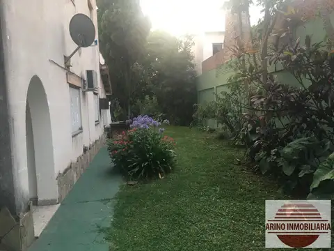 Casa 6 ambientes con 2 baños