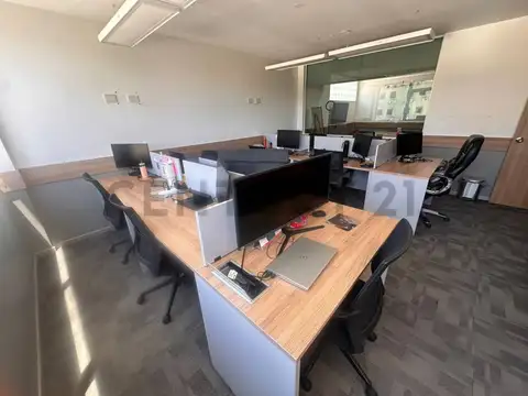Oficina en Alquiler con 2 cocheras