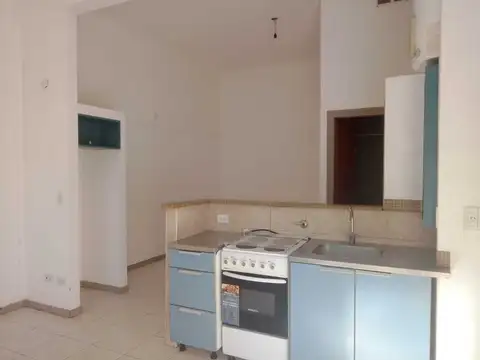 Alq Monoambiente , calle Belgrano y Julio Acosta 100