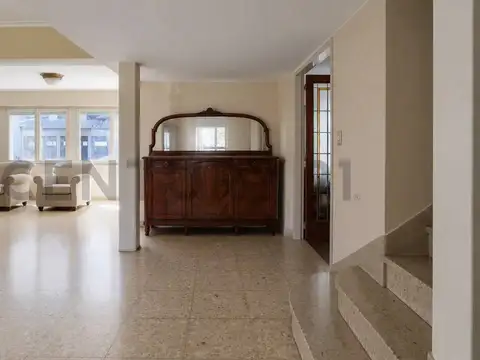 Casa en Venta con 3 cocheras