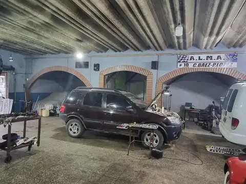 Cardales Centro! Local/Depósito en esquina, 300 m2 de Lote, Todos los Servicios!