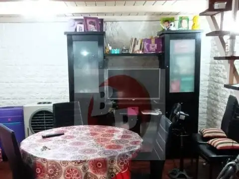 Depto Tipo Casa 2 ambientes con 1 baño