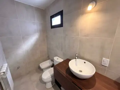 Casa 3 dormitorios en alquiler B privado Carrascal