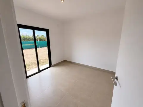 Casa en Alquiler con 2 cocheras