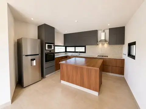 Casa en Alquiler de 3 dormitorios