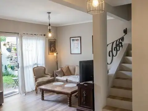 VENTA CASA 4 AMBIENTES EN BARRIO CERRADO EN BELLA VISTA