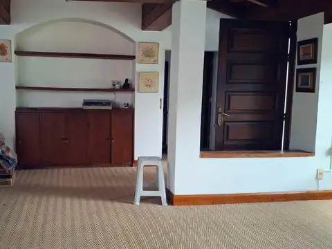 Casa en Alquiler con 2 cocheras