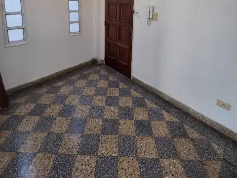 MUY BUEN DEPTO T/CASA 3 AMB EN CENTRO DE LANUS SIN EXPENSAS!