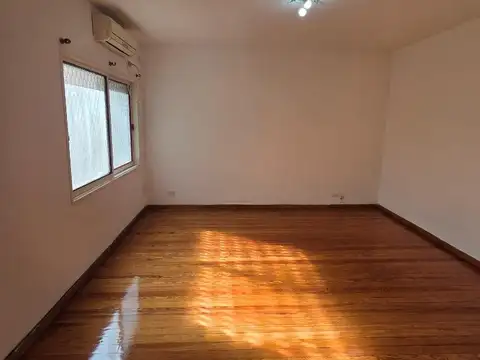 Depto Tipo Casa en Alquiler de 3 ambientes