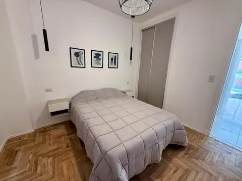 Venta 2 ambientes amplios a la calle con balcón saliente