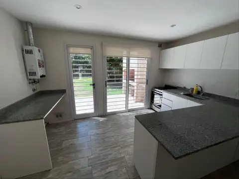 Casa en Alquiler en City Bell, $ 1.100.000