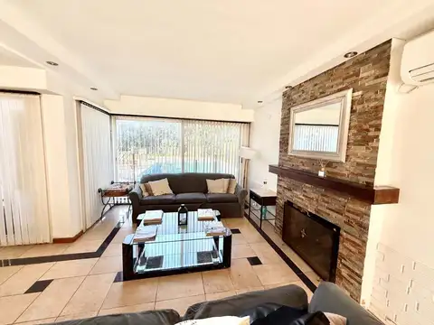 Casa 7 ambientes con 3 baños
