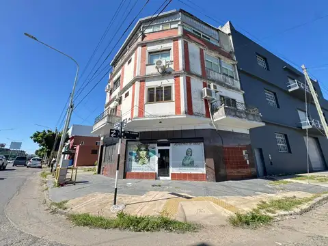Local - Alquiler - Argentina, Avellaneda - Av. Hipolito Yrigoyen 1090