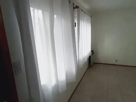Casa 2 ambientes con 1 baño