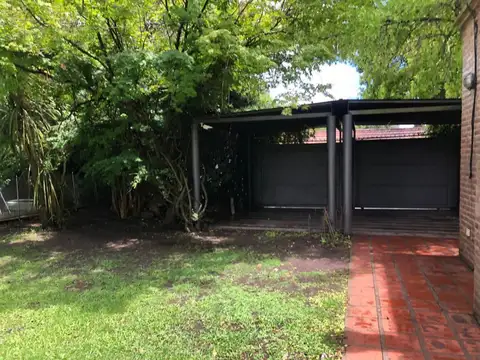 Casa 8 ambientes con 3 baños