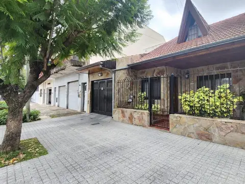 CASA EN VENTA. BANFIELD
