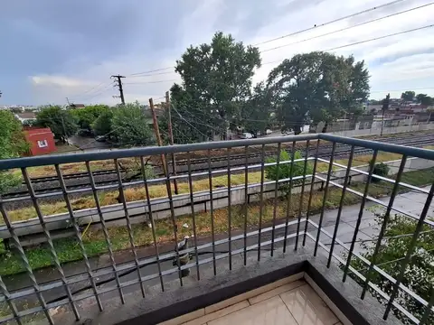   RESERVADO   DPTO 2 AMB. CON BALCÓN, AL FRENTE, 2º PISO