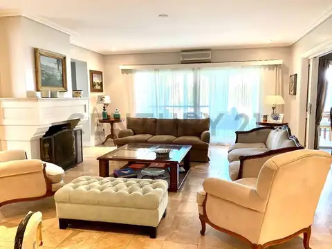 Casa 9 ambientes con 4 baños